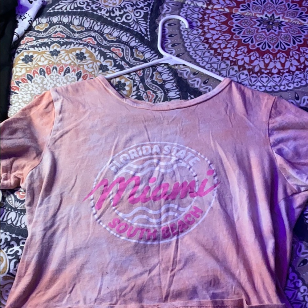 A short t-shirt with a Miami logo on the front